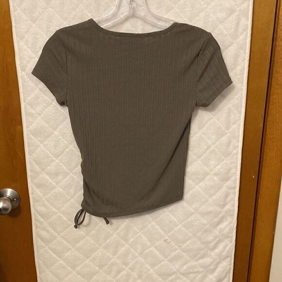 Cross chest side tie green top - Picture 5 of 6